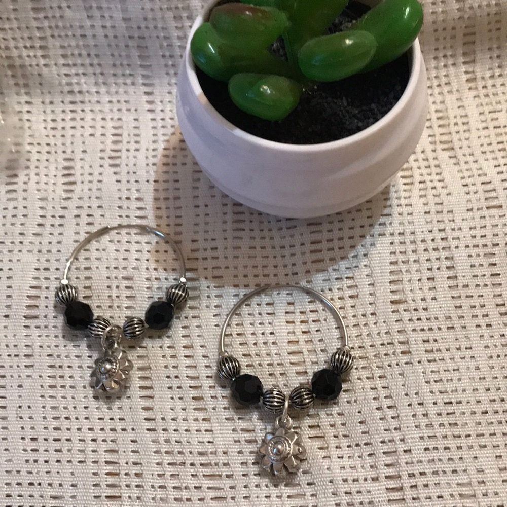 🖤 Black earrings